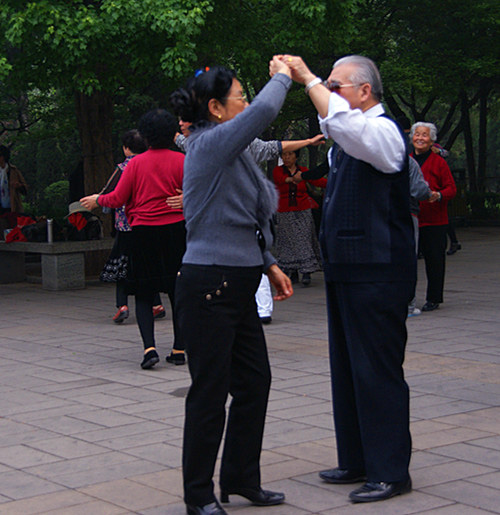 交谊舞焕发青春 摄影 山连海