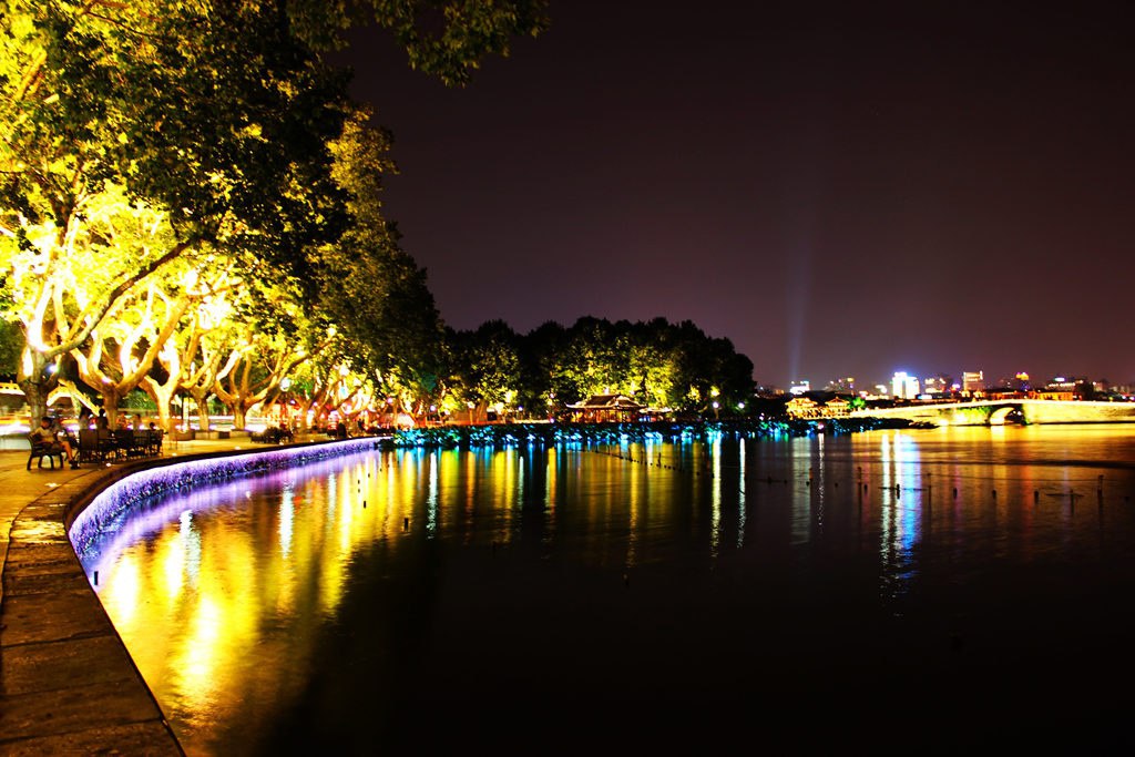 《夜色阑珊北里湖》 摄影 天堂硅谷