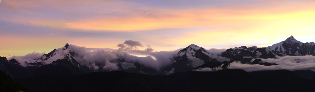 夕照梅里雪山——接片 摄影 侠女西边雨