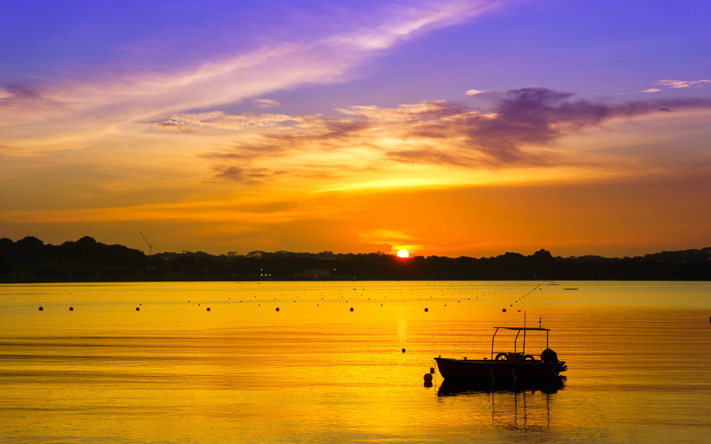 湖边的夕阳 摄影 蓄电池