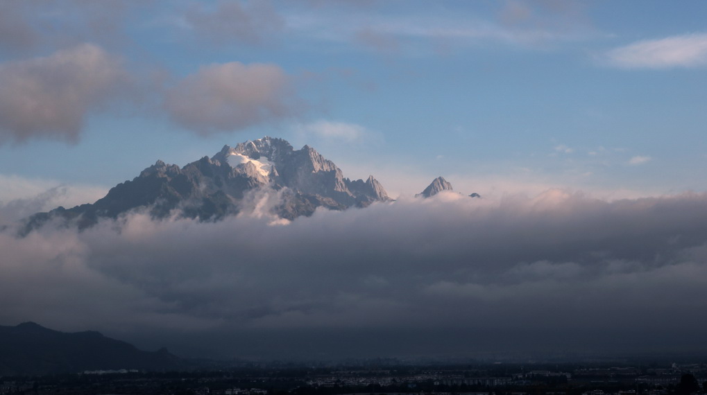 晨曦中的玉龙雪山 摄影 photo_lvoer