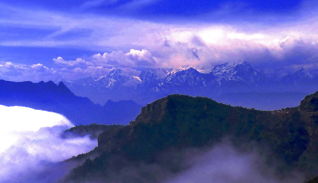 牛背山上远眺群山 摄影 wenyqhhh