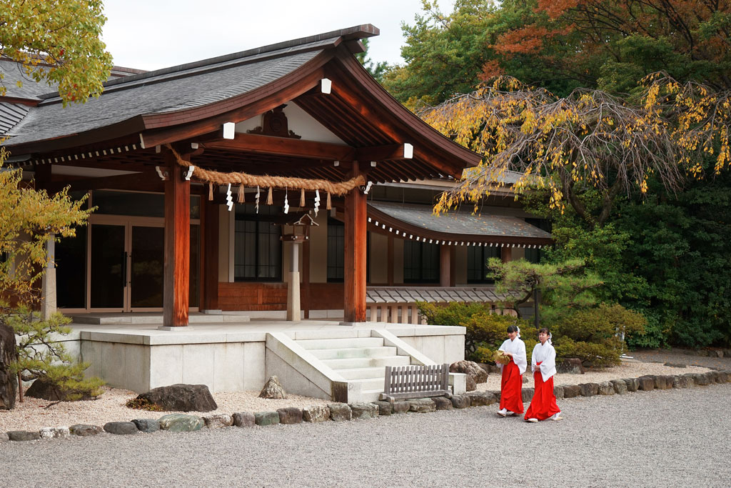 名古屋热田神宫一隅 摄影 蓄电池