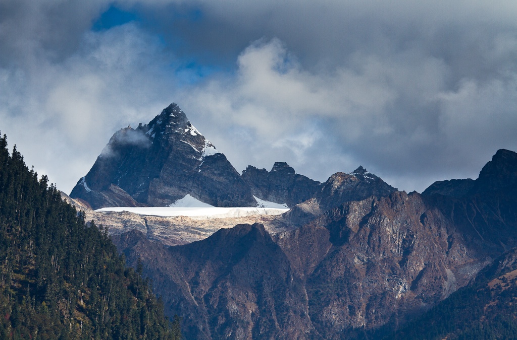 路上的风景 摄影 云之山峰