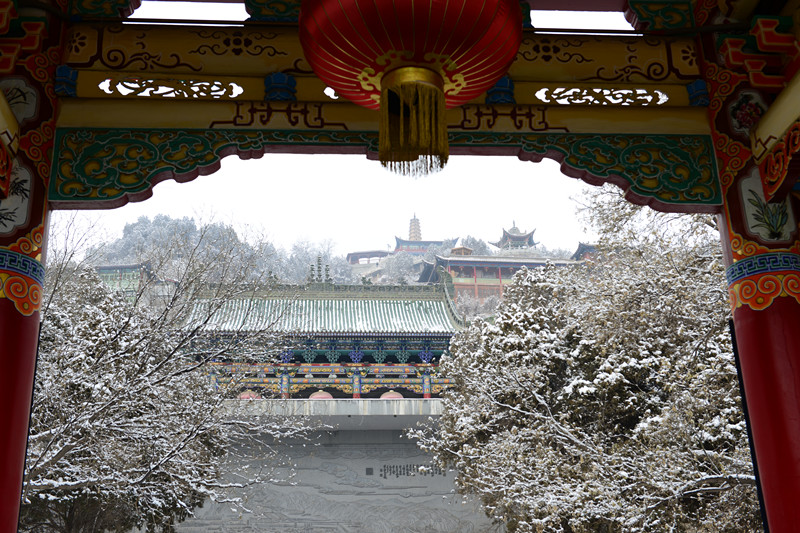 雪景中的白塔山 摄影 西部光影