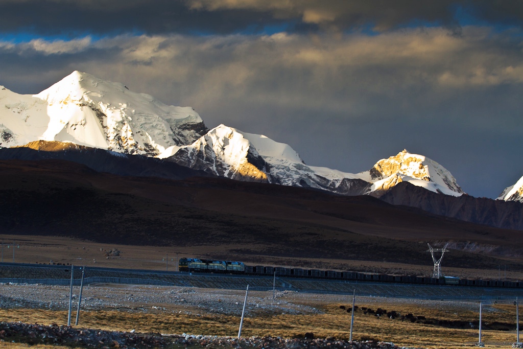 路上的风景 摄影 云之山峰