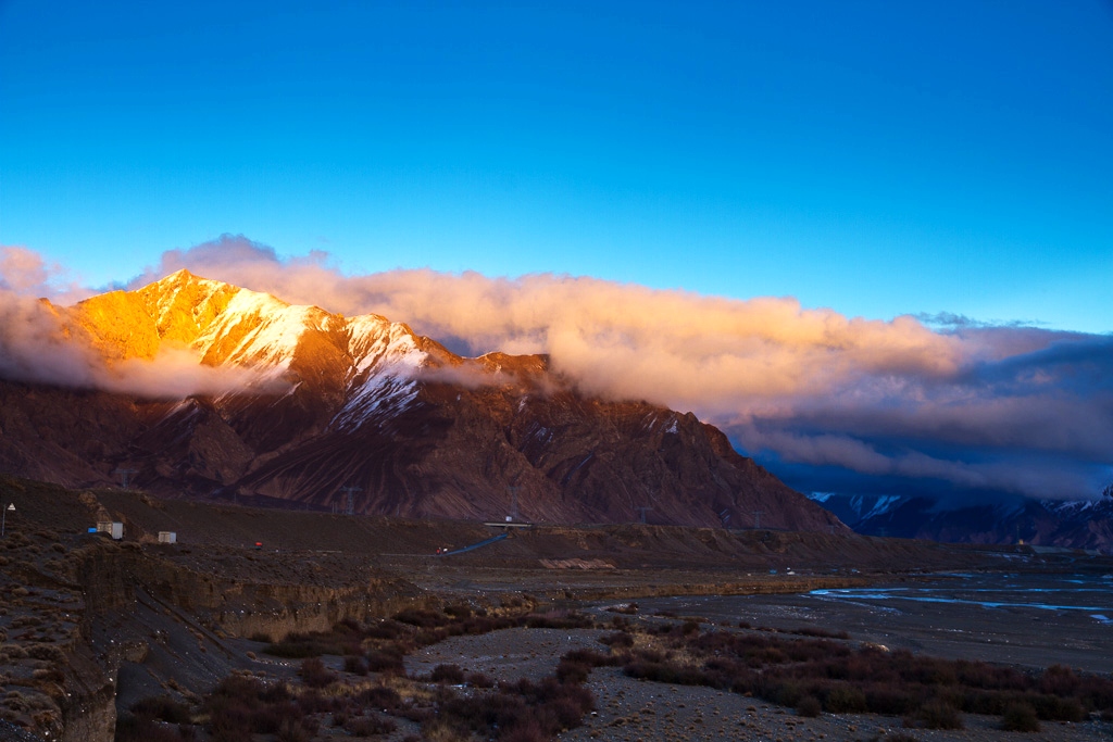 路上的风景 摄影 云之山峰