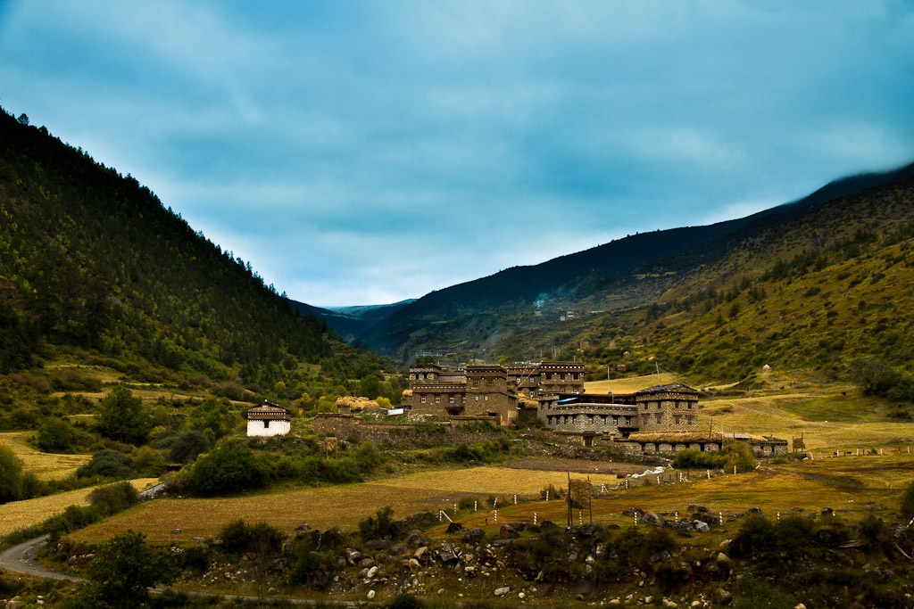 路上的风景 摄影 云之山峰