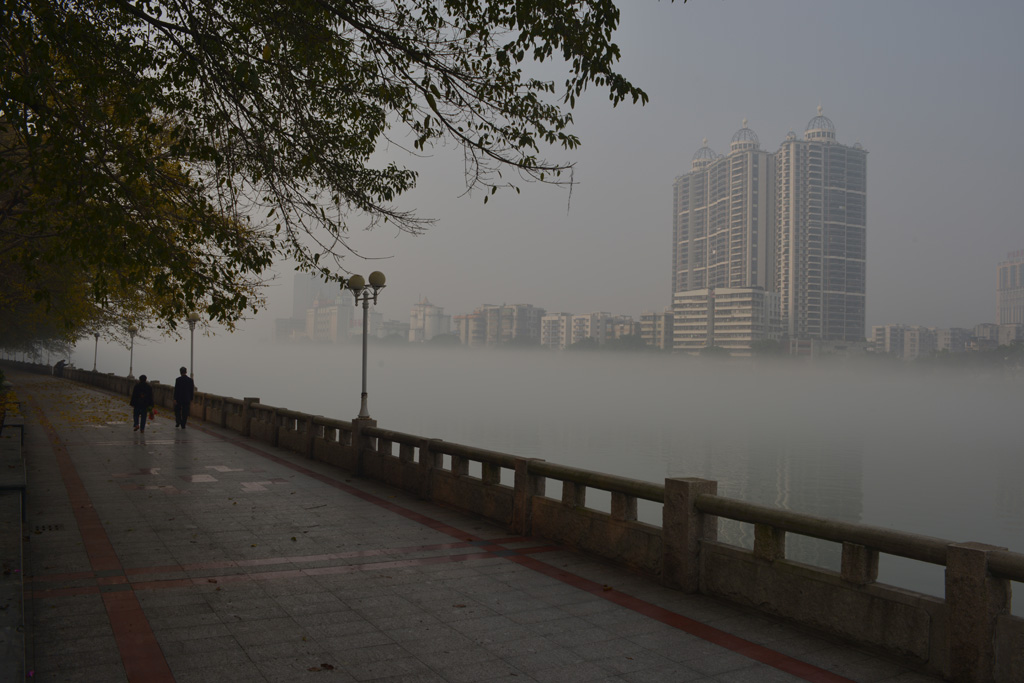 街尾 摄影 太阳照常升起