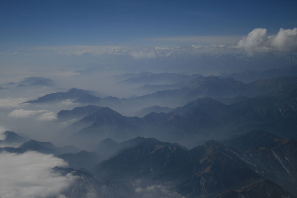 云层上看群山 摄影 乌黑啊哈