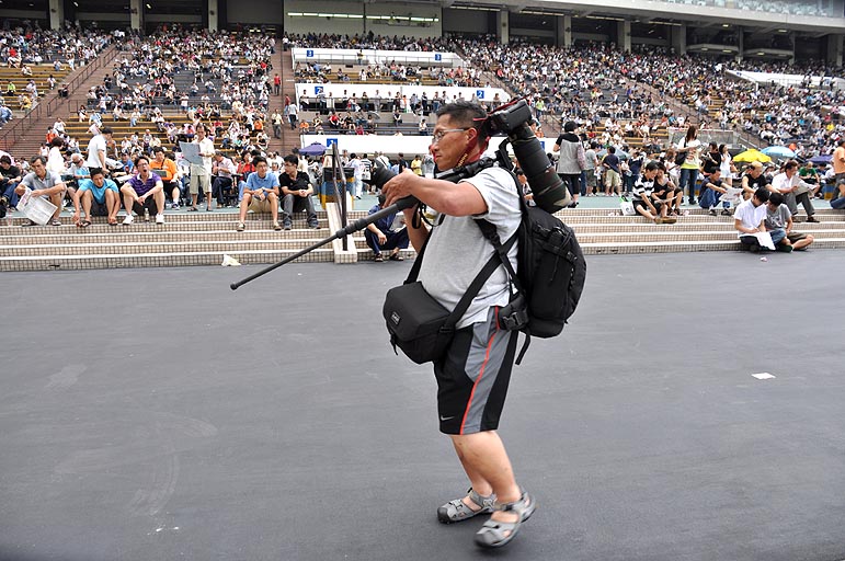 扛着大炮去打馬 摄影 建智