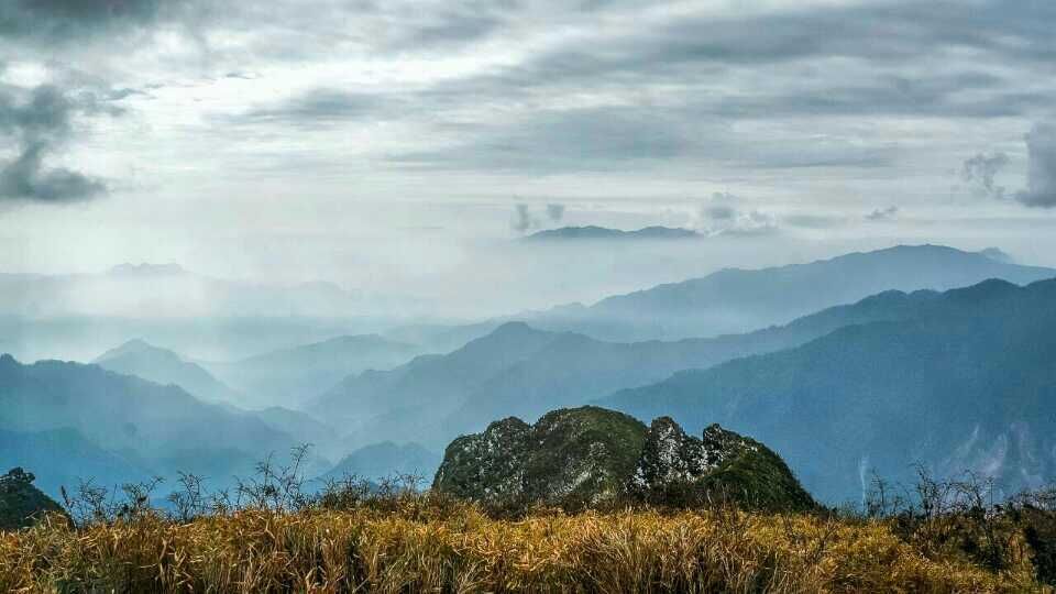 四人同山 摄影 佐岸花末