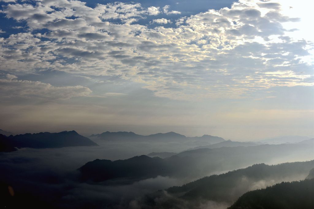 云绕乌龙 摄影 一指江山