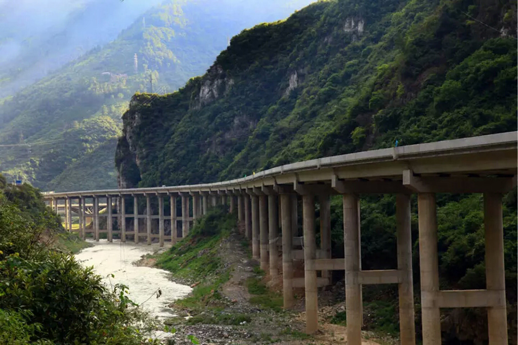 游龙--湖北兴山公路之四 摄影 少逸