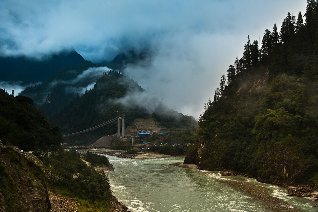 路上的景色 摄影 云之山峰