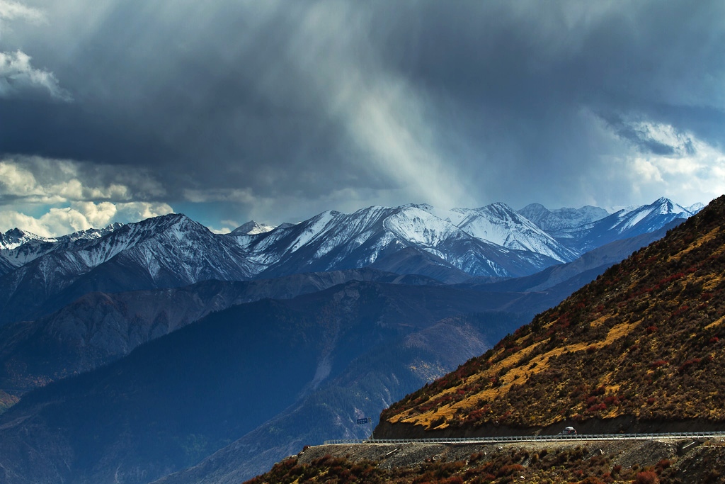 路上的风景 摄影 云之山峰