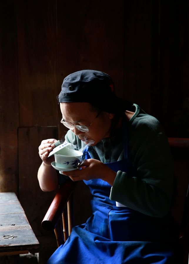 茶馆老板秀茶艺--摄于彭镇老茶馆 摄影 乒乓老兵