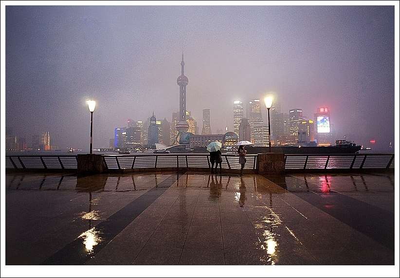 外滩看雨 摄影 银色黄金