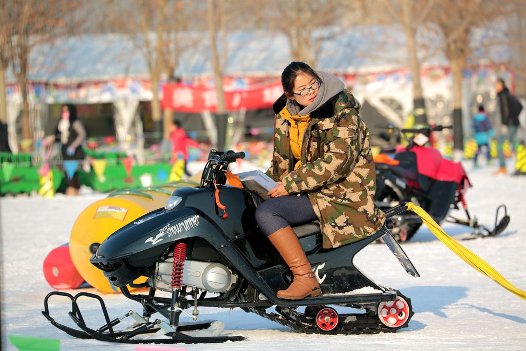 雪地摩托的领航员 摄影 xubocheng