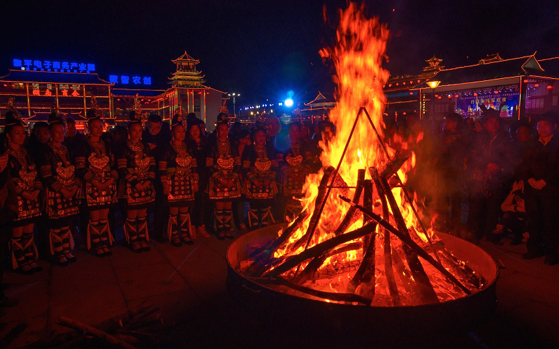 大年十五狂欢夜 摄影 森山人