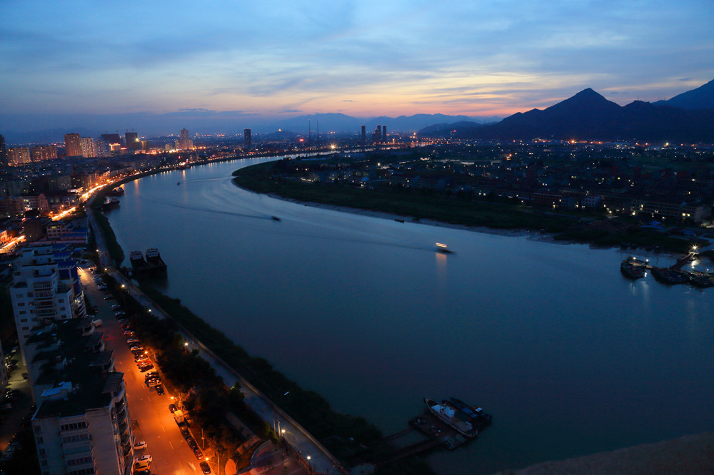 龙城夜色 摄影 流浪尘世