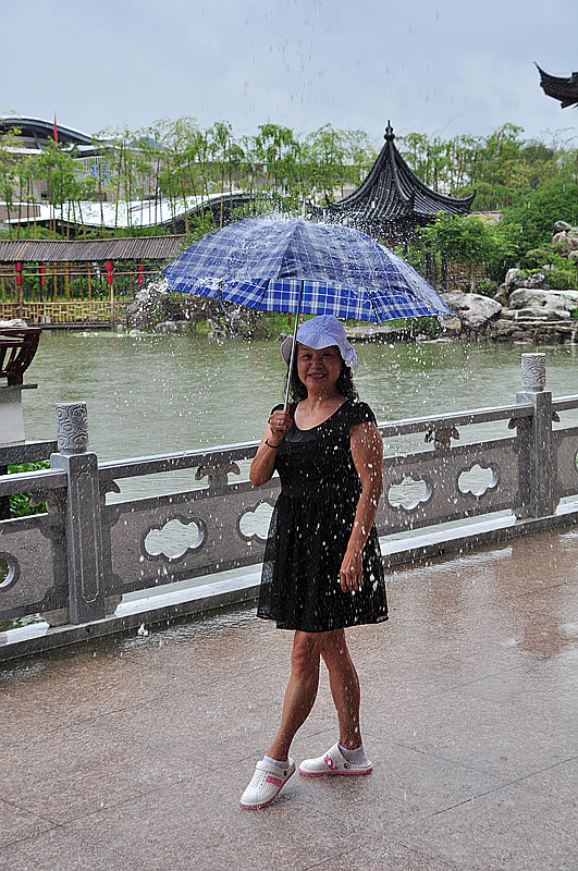 雨中乐 摄影 方一鸣