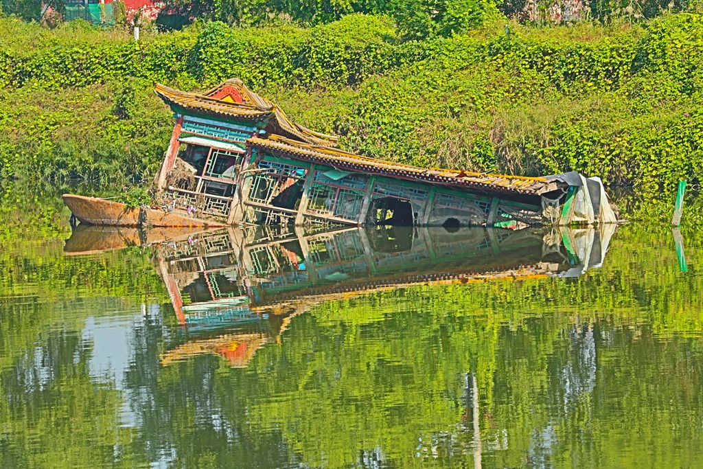 河道中的仿古旧船 摄影 xubocheng