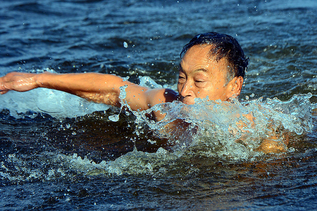 呼玛秋泳者（18） 摄影 老知青刘琪