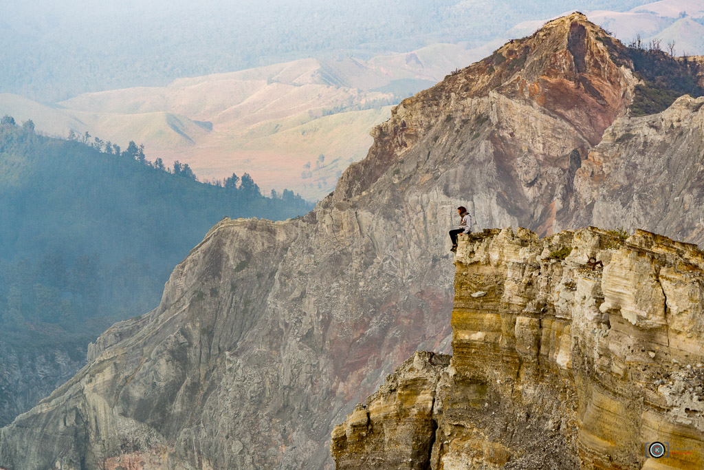 Alone On the Cliff II Mt Ijen 摄影 chookia