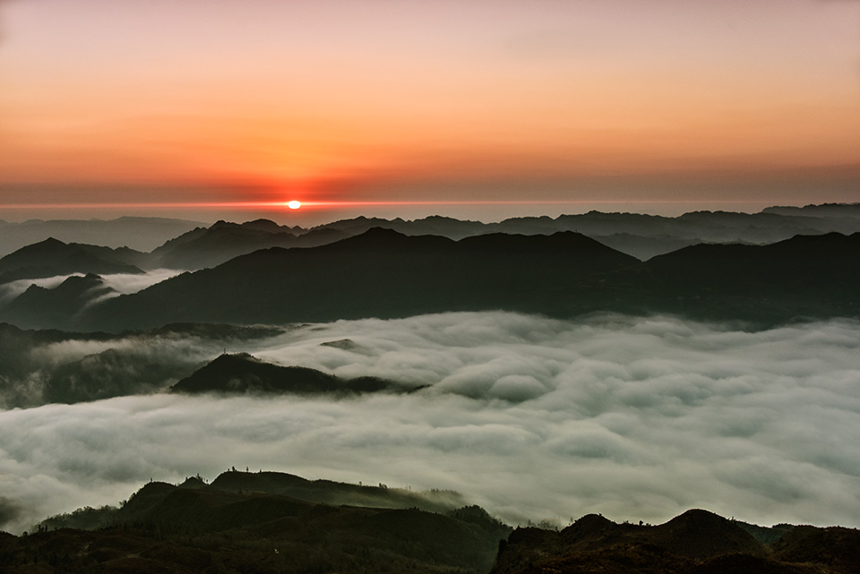 旭日东升 摄影 一指江山