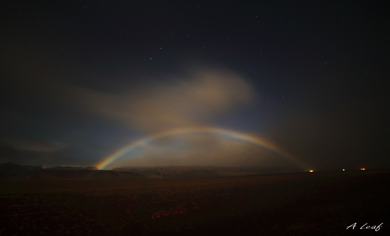 moonbow 月亮彩虹 摄影 一片叶