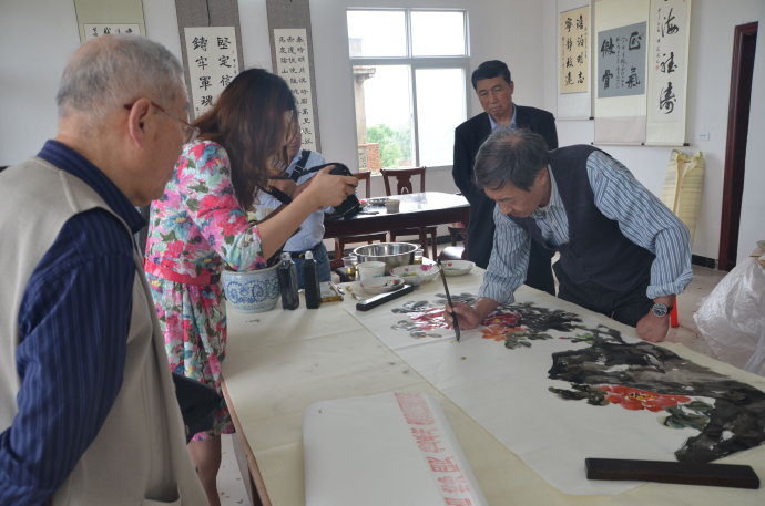 刘一原大师在王雪松工作室作画 摄影 武湖渔人