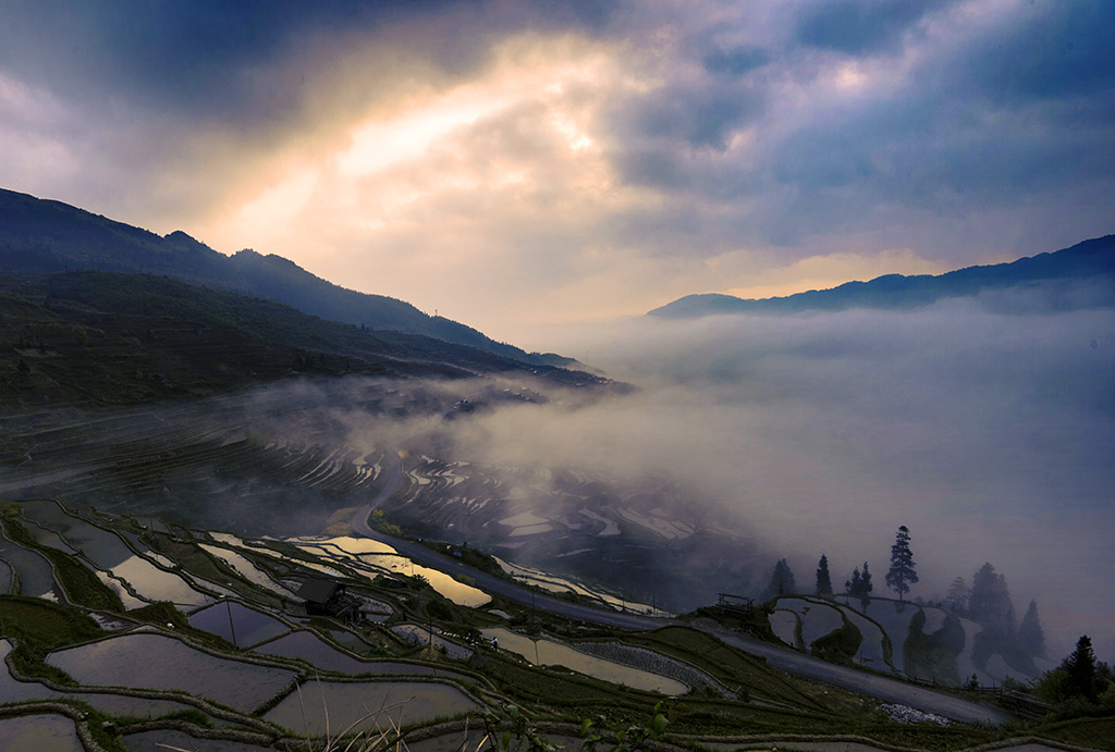 晨雾锁苗乡 摄影 yangguanga