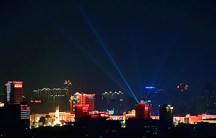 南昌八一广场 摄影 雨夜静悄悄