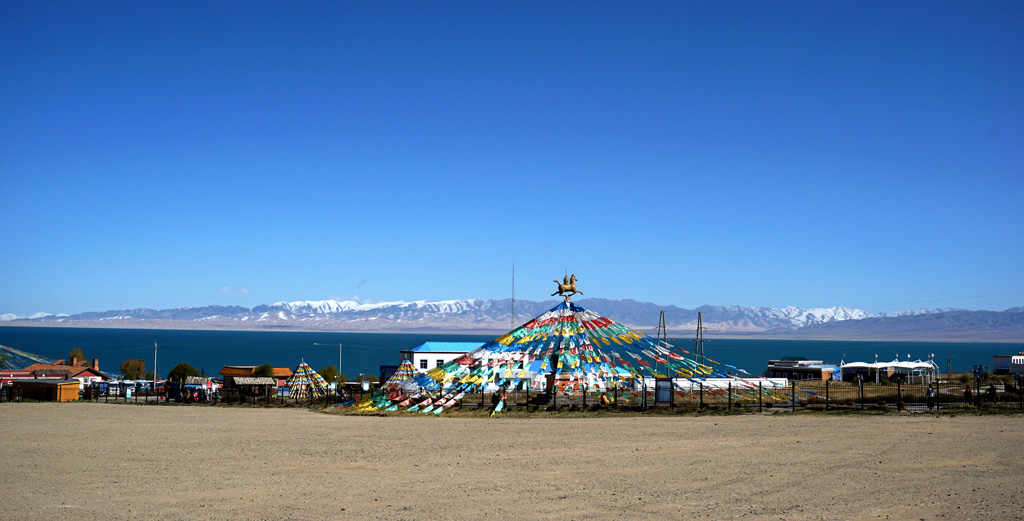 美麗的青海湖和祁連山雪峰 摄影 与众不同