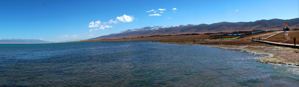 美麗的青海湖和祁連山雪峰 摄影 与众不同