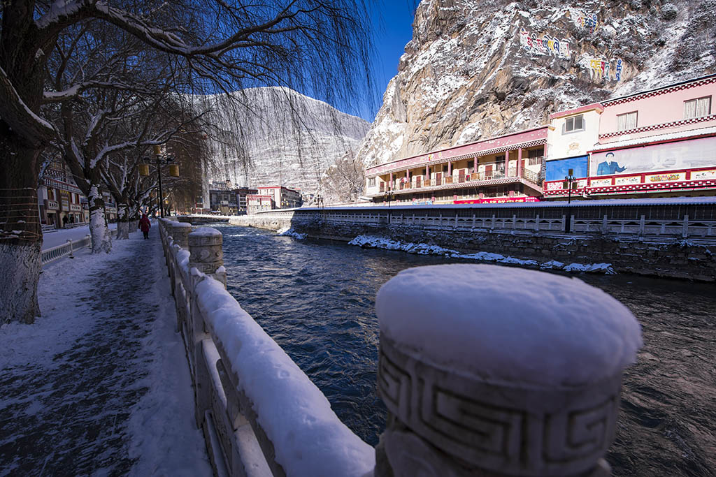 康定雪景 摄影 康巴月亮