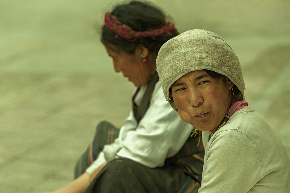 衔棒棒糖的藏族女孩 摄影 ljzxyz