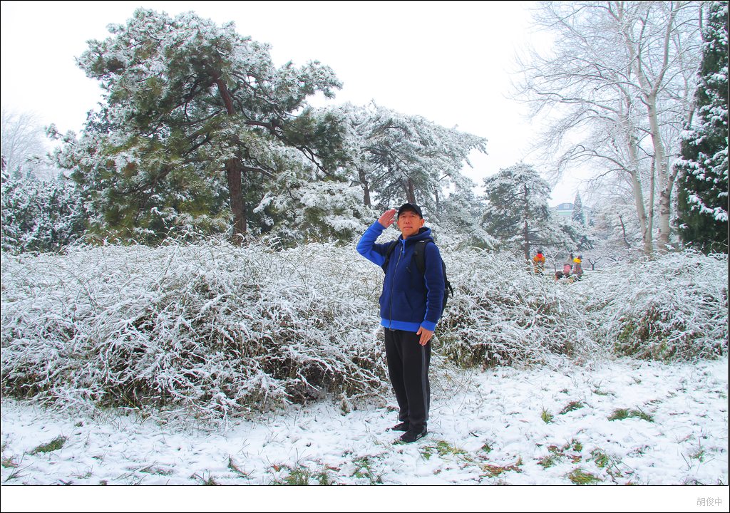 雪中人 摄影 胡俊中