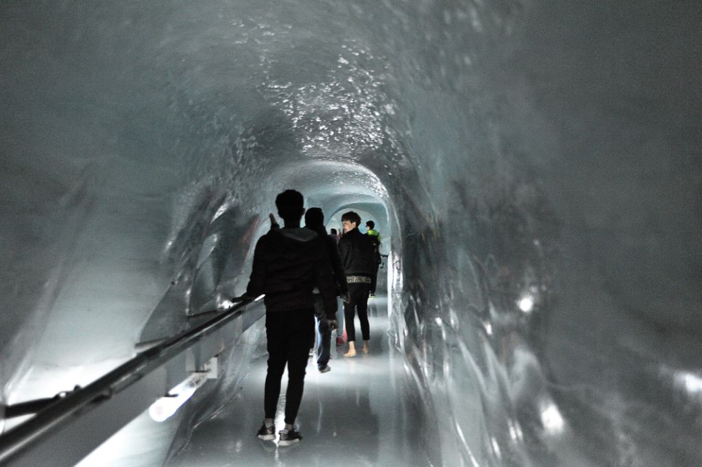 冰川凿出的隧道——冰宫 摄影 xiexie