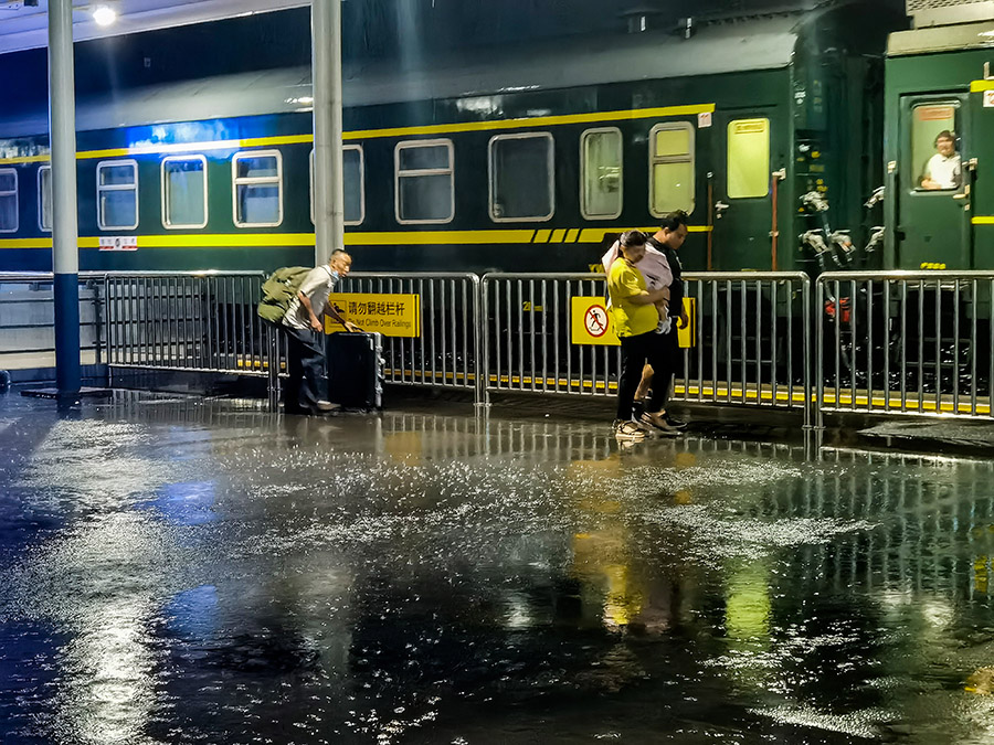 风雨旅途 摄影 栗志海