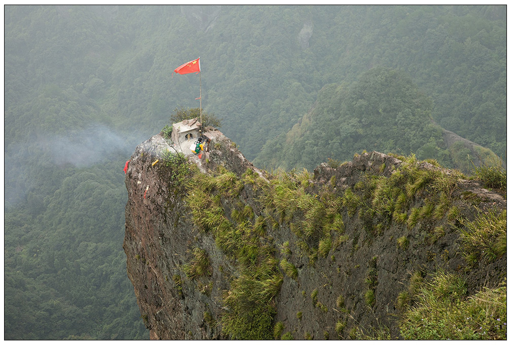 点“龙头香”的人（湘西南游124） 摄影 尹成