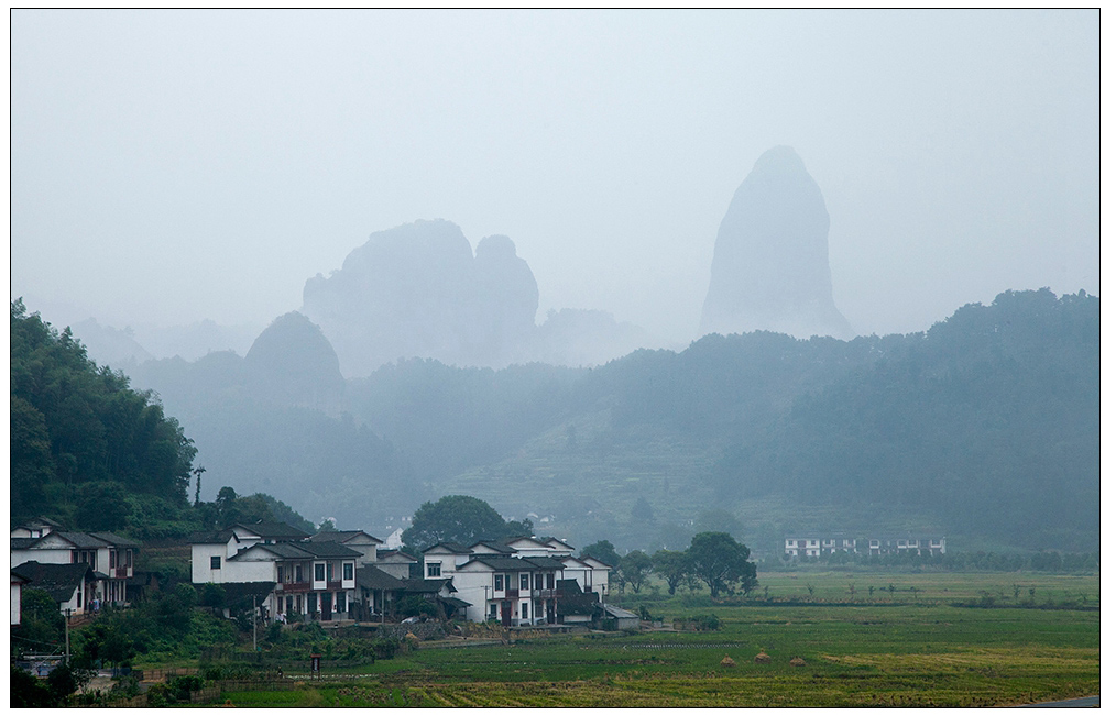 远看“骆驼峰”（湘西南游128） 摄影 尹成