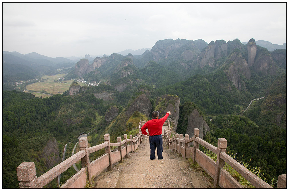 骆驼峰上观景（湘西南游134） 摄影 尹成