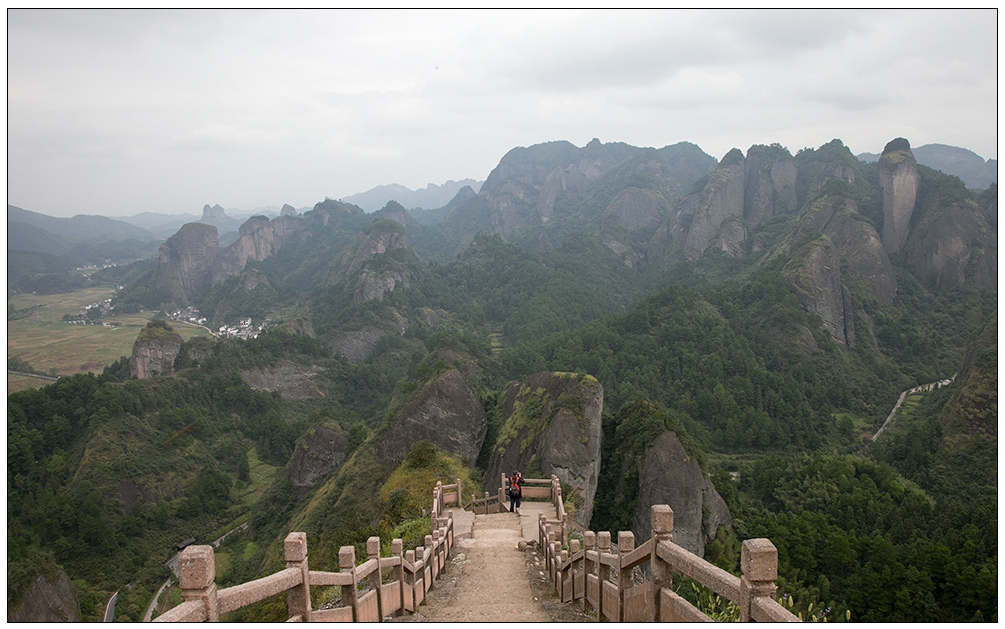 骆驼峰上观景（湘西南游135） 摄影 尹成