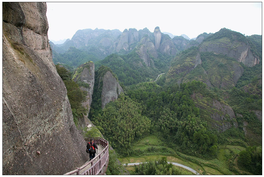 骆驼峰下山道上（湘西南游139） 摄影 尹成