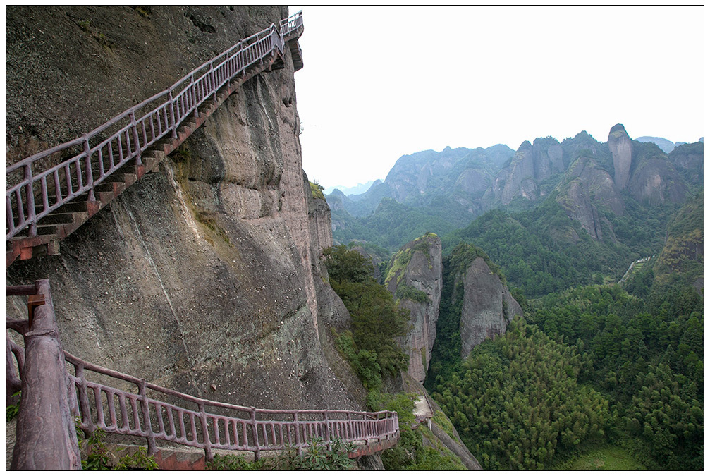 骆驼峰下山道上（湘西南游140） 摄影 尹成