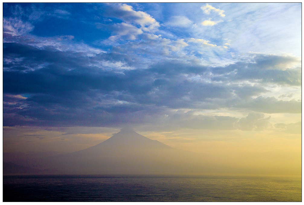 富士山晨曦（东瀛邮轮行045） 摄影 尹成