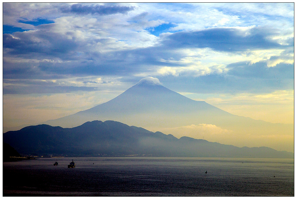 富士山晨曦（东瀛邮轮行047） 摄影 尹成