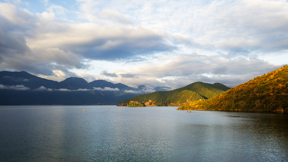 泸沽湖光影 摄影 弈天